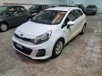 Usata Kia Rio 83 CV (61 kW) 2015 Bianco Berlina