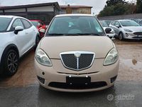 Usado Lancia Ypsilon 69 HP (50 kW) 2006 Bege Citadino