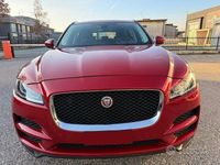 Begagnad Jaguar F-Pace Portfolio 180 HK (132 kW) 2018 Röd SUV