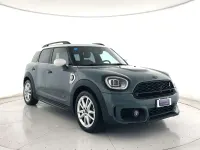 Usata Mini Cooper Countryman 125 CV (91 kW) 2021 Verde metallizzato e tetto bia SUV