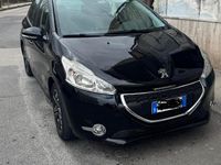 Usata Peugeot 208 68 CV (50 kW) 2015 Nero Utilitaria