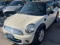 Usata Mini Cooper D 111 CV (81 kW) 2011 Bianco Utilitaria