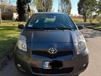 Usata Toyota Yaris 100 CV (73 kW) 2011 Grigio Berlina