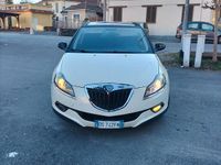 Begagnad Lancia Delta 165 HK (121 kW) 2009 Vit Halvkombi