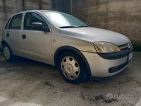 usata Opel Corsa C 1.0 benzina per neopatentati 2003