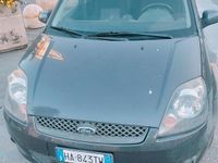 Begagnad Ford Fiesta Ghia 68 HK (50 kW) 2007 Grå Halvkombi