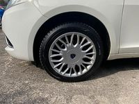 Usata Lancia Ypsilon Gold 95 CV (69 kW) 2018 Bianco Utilitaria