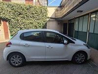 Usata Peugeot 208 Active 75 CV (55 kW) 2015 Bianco Utilitaria