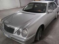 Usata Mercedes E270 Elegance 170 CV (125 kW) 2000 Grigio Berlina