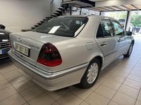 Usata Mercedes C200 Elegance 192 CV (141 kW) 1997 Argento Berlina