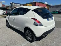 Begagnad Lancia Ypsilon Platinum 69 HK (50 kW) 2012 Vit Halvkombi