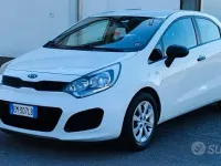 Usata Kia Rio EX 86 CV (63 kW) 2012 Bianco Berlina