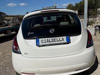 Usata Lancia Ypsilon Platinum 69 CV (50 kW) 2016 Bianco Utilitaria