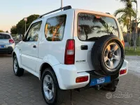 Usata Suzuki Jimny 85 CV (62 kW) 2011 Bianco SUV