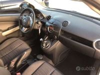 Usata Mazda 2 Independence 90 CV (66 kW) 2009 Bianco Utilitaria