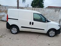Usata Fiat Doblò 105 CV (77 kW) 2021 Bianco Monovolume