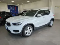 Usata Volvo XC40 Momentum 129 CV (94 kW) 2022 Bianco SUV