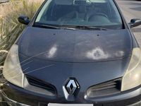 Usado Renault Clio II 75 CV (55 kW) 2006 Gris Utilitario