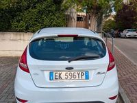 Usata Ford Fiesta 96 CV (70 kW) 2011 Bianco Utilitaria