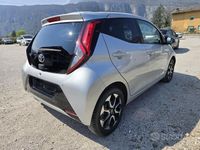 Usata Toyota Aygo Connect Style 72 CV (52 kW) 2021 Argento Utilitaria