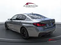 Usata BMW 545e M Sport 394 CV (289 kW) 2022 Grigio Berlina