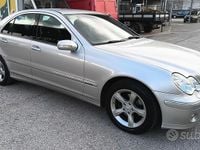 Usata Mercedes C220 Elegance 150 CV (110 kW) 2004 Grigio Berlina