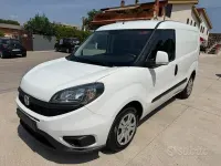 Usata Fiat Doblò S 105 CV (77 kW) 2023 Bianco Monovolume