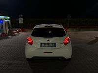 Usata Peugeot 208 68 CV (50 kW) 2014 Bianco Utilitaria