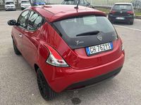 Usata Lancia Ypsilon Silver 69 CV (50 kW) 2022 Rosso Utilitaria