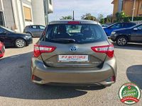 Usata Toyota Yaris Hybrid Active 73 CV (53 kW) 2017 Grigio Berlina