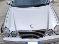 Usata Mercedes E200 Avantgarde 186 CV (136 kW) 2000 Argento Berlina
