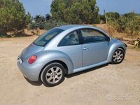 Usata VW New Beetle 105 CV (77 kW) 2004 Blu Utilitaria