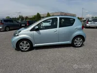 Usado Toyota Aygo 68 HP (50 kW) 2007 Azul Citadino