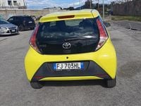 Usata Toyota Aygo 69 CV (50 kW) 2018 Giallo Utilitaria