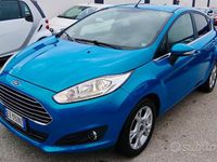 Usata Ford Fiesta Titanium 95 CV (69 kW) 2015 Blu Utilitaria