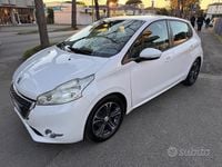 Usata Peugeot 208 68 CV (50 kW) 2015 Bianco Utilitaria