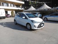 Usata Toyota Yaris Active 69 CV (50 kW) 2016 Bianco Berlina