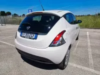 Usado Lancia Ypsilon Silver 69 HP (50 kW) 2016 Branco Citadino