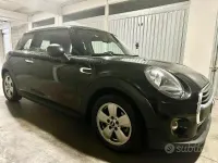 Usata Mini ONE 102 CV (75 kW) 2018 Nero Utilitaria