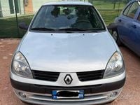 Usata Renault Clio II Authentique 58 CV (42 kW) 2004 Grigio Berlina
