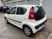 Usata Peugeot 107 68 CV (50 kW) 2010 Bianco Utilitaria