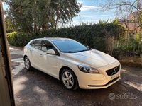 Usata Volvo V40 R-Design Momentum 120 CV (88 kW) 2017 Bianco Berlina