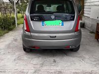 Begagnad Lancia Musa 90 HK (66 kW) 2009 Grå Minibuss