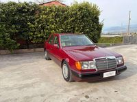 Usata Mercedes E200 136 CV (100 kW) 1993 Rosso Berlina
