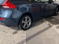 Usata Volvo V40 Momentum 120 CV (88 kW) 2017 Blu Berlina