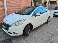 Usata Peugeot 208 68 CV (50 kW) 2013 Bianco Utilitaria