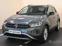 Usata VW T-Roc Life 110 CV (80 kW) 2023 Grigio SUV