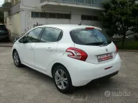 Usata Peugeot 208 Allure 68 CV (50 kW) 2015 Bianco Utilitaria