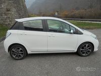 Usata Toyota Yaris Lounge 90 CV (66 kW) 2014 Bianco Utilitaria