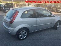 Usata Ford Fiesta 68 CV (50 kW) 2007 Argento metallizzato Utilitaria